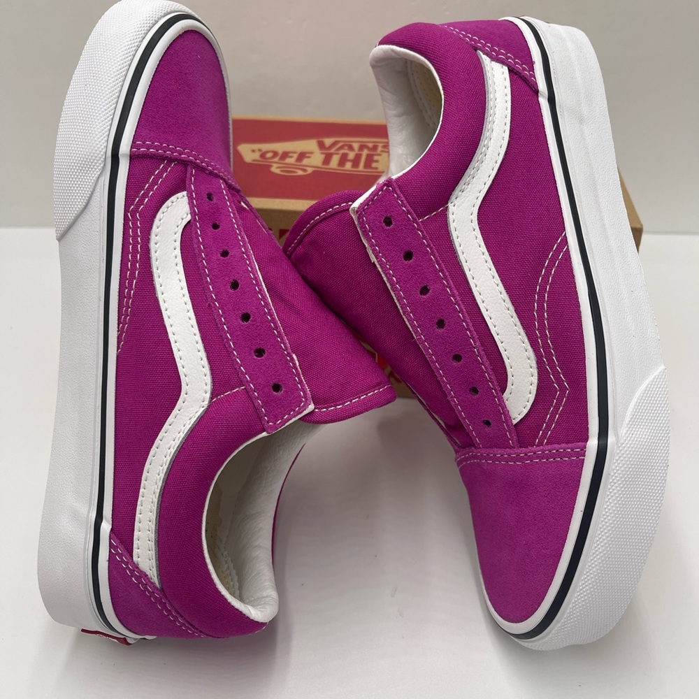 Vans WMNS Old Skool
Fuchsia Red/True White Sneakers
VN0A5KRF8ZV - Picture 8 of 16